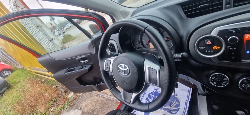 Toyota Yaris 1.3 VVTI 74072КМ !!!, снимка 8 - Автомобили и джипове - 47942434