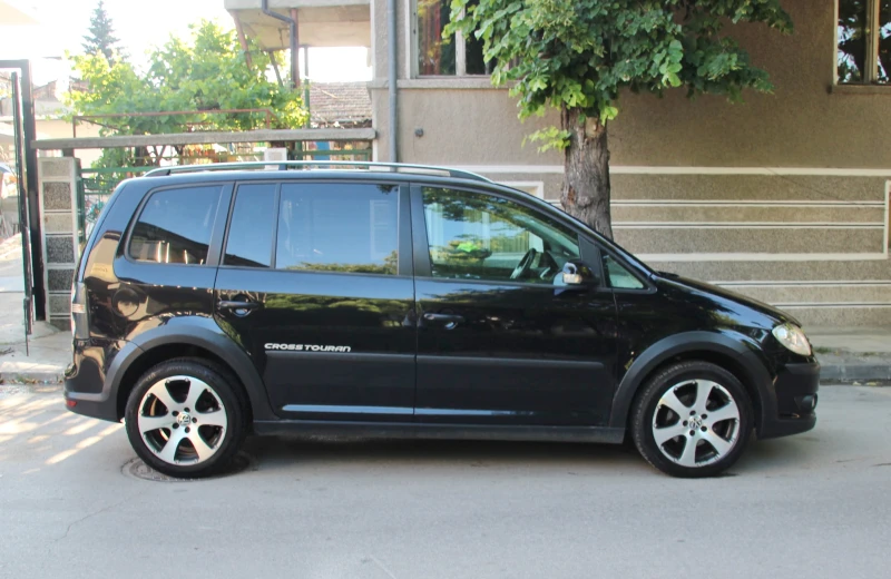 VW Touran CROSS  2.0 TDI   6+ 1 МЕСТА   НОВ ВНОС  ЛИЗИНГ, снимка 4 - Автомобили и джипове - 52037522