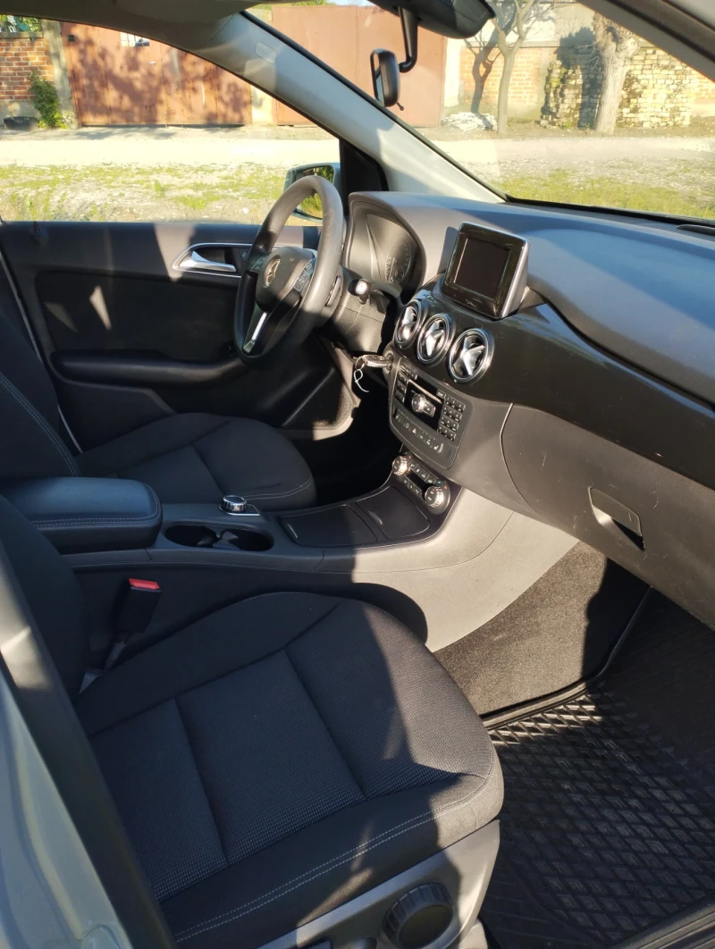 Mercedes-Benz B 200, снимка 9 - Автомобили и джипове - 52712579