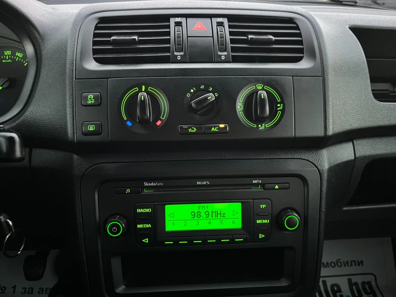 Skoda Fabia 1.2 i, снимка 16 - Автомобили и джипове - 52016970