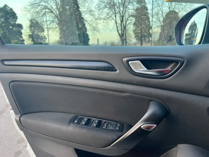 Renault Megane 1.5 dci, снимка 12 - Автомобили и джипове - 52839835