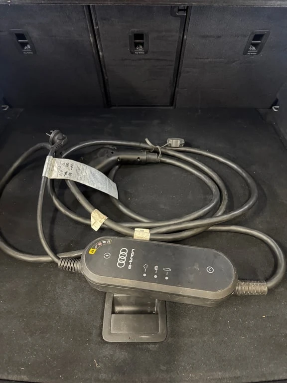 Audi E-Tron * 50 quattro * CARFAX * БЕЗ ПЪРВОНАЧАЛНА ВНОСКА, снимка 16 - Автомобили и джипове - 53111338