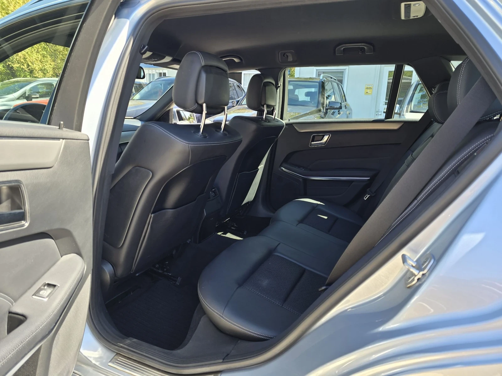 Mercedes-Benz E 300 2.2d 204.     | Mobile.bg   11