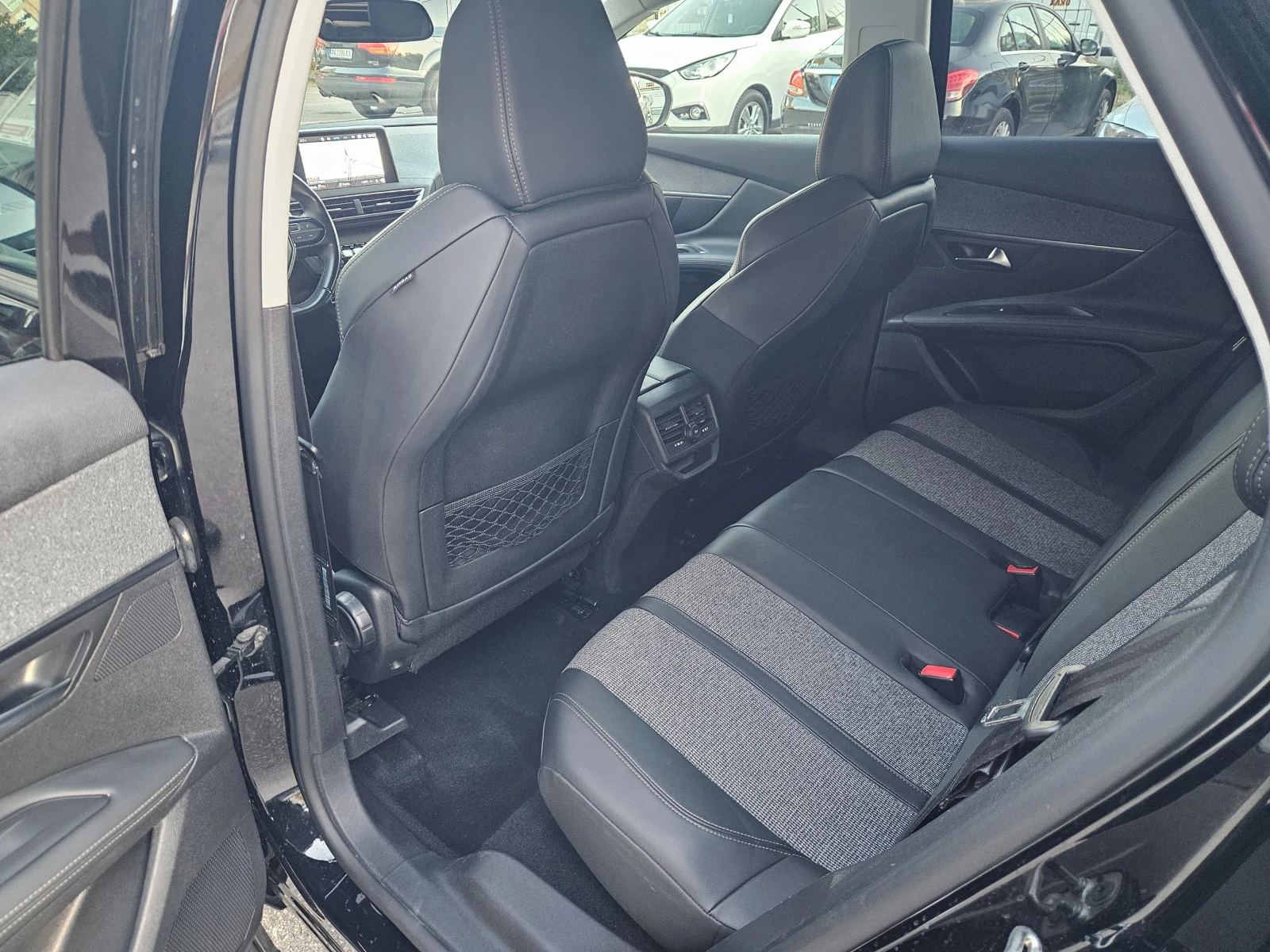 Peugeot 3008 1.5d (130hp) AT/NAVI/DISTRONIC | Mobile.bg   17