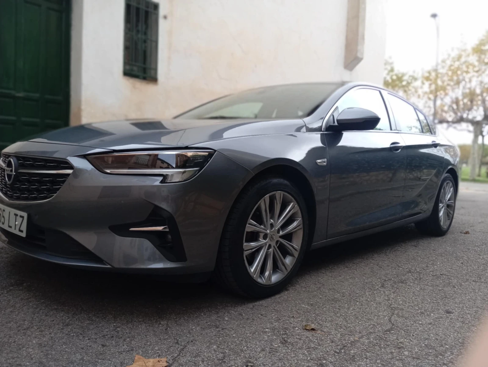 Opel Insignia 2.0 T - изображение 3