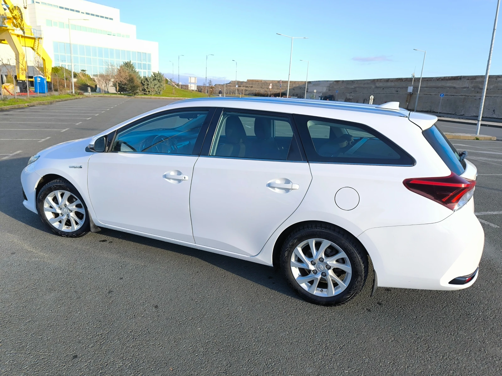Toyota Auris 1.8HSD, снимка 3 - Автомобили и джипове - 54098047