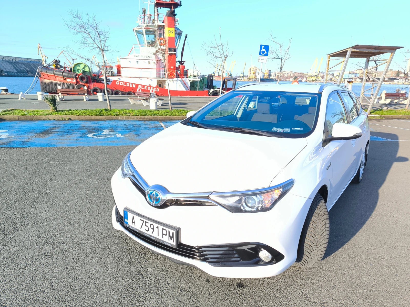 Toyota Auris 1.8HSD, снимка 2 - Автомобили и джипове - 54098047