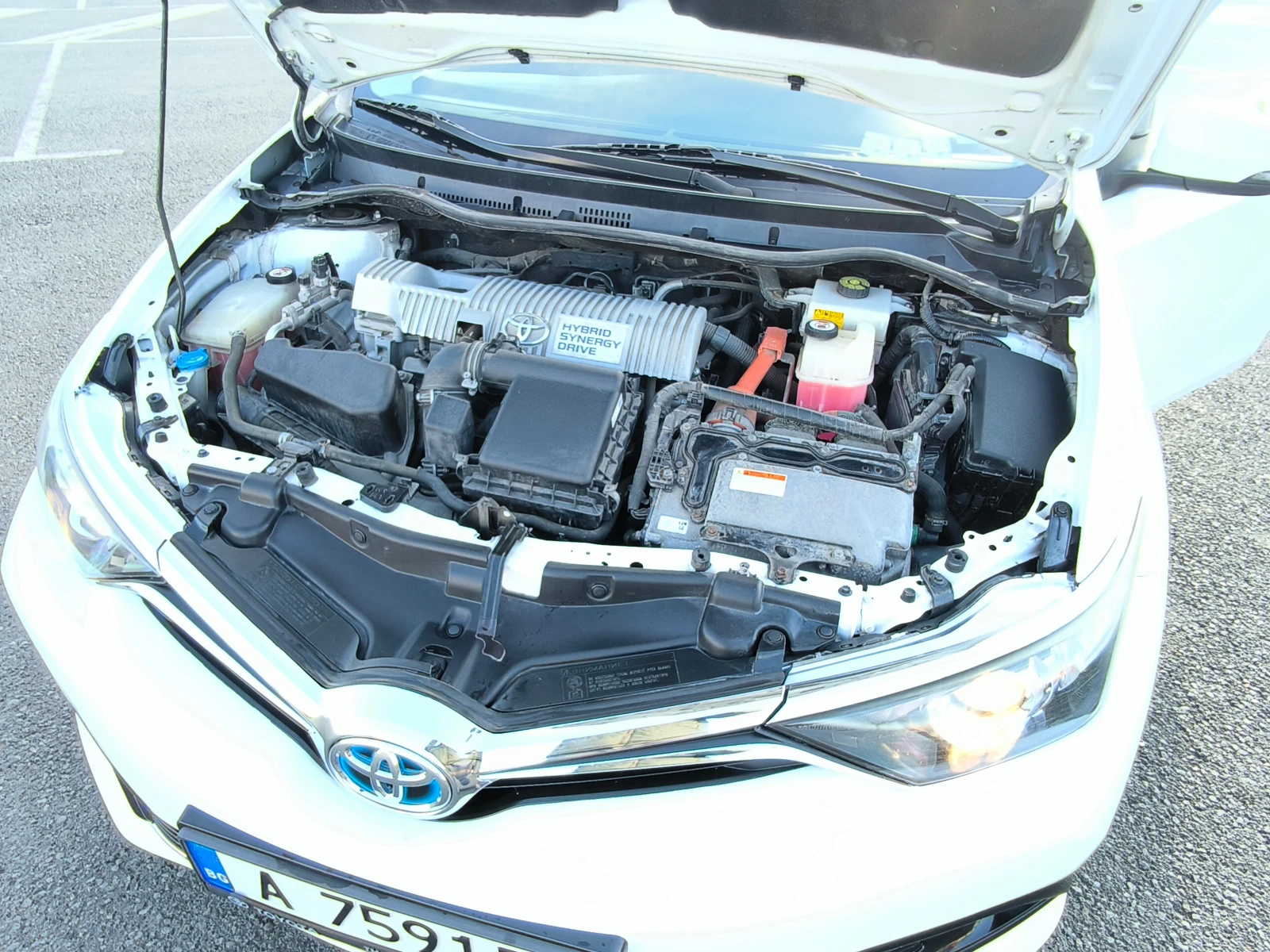 Toyota Auris 1.8HSD, снимка 8 - Автомобили и джипове - 54098047