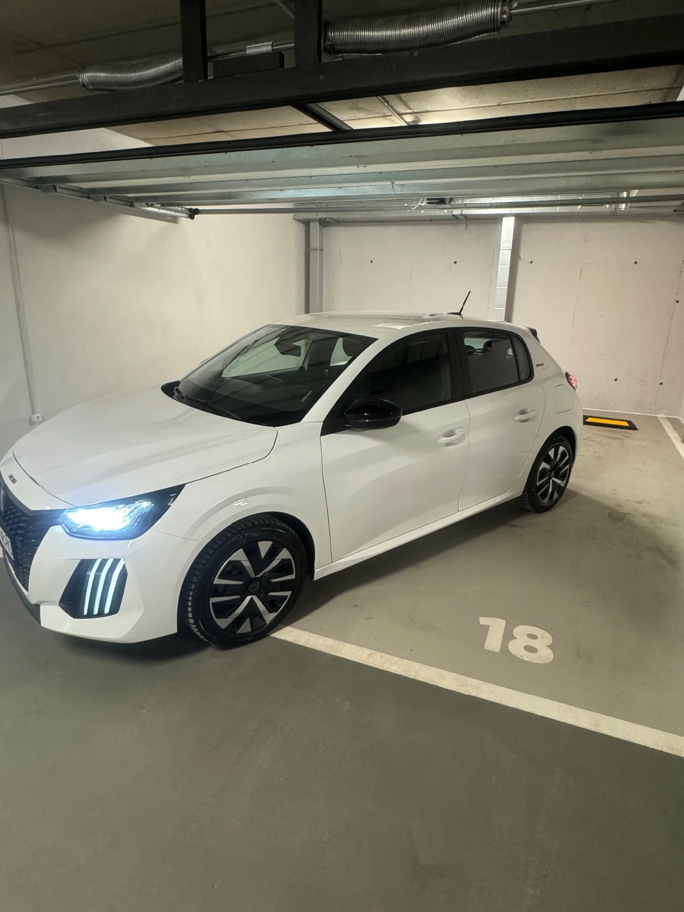 Peugeot 208  2025 / 16 000 км / Гаранция / 1.2 100 к.с /ЛИЗИНГ, снимка 3 - Автомобили и джипове - 54188361