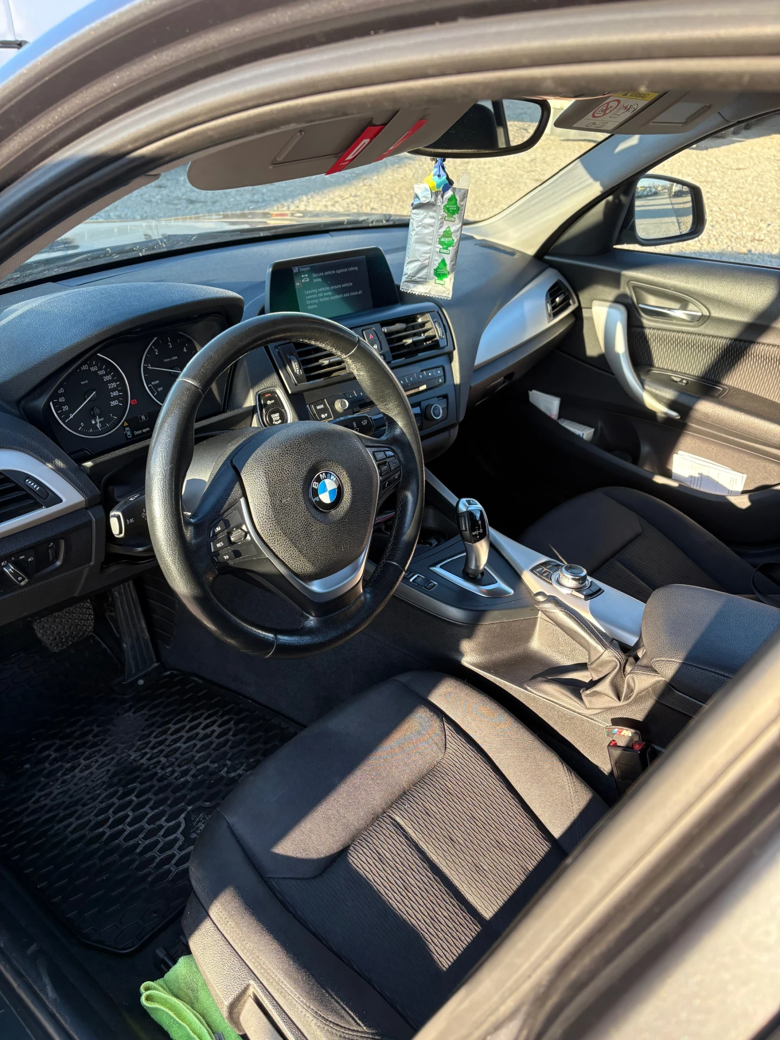 BMW 118 Автомат НАПЪЛНО ОБСЛУЖЕН   СМЕНЕНИ ВЕРИГИ + ЛАГЕРИ, снимка 9 - Автомобили и джипове - 54198106