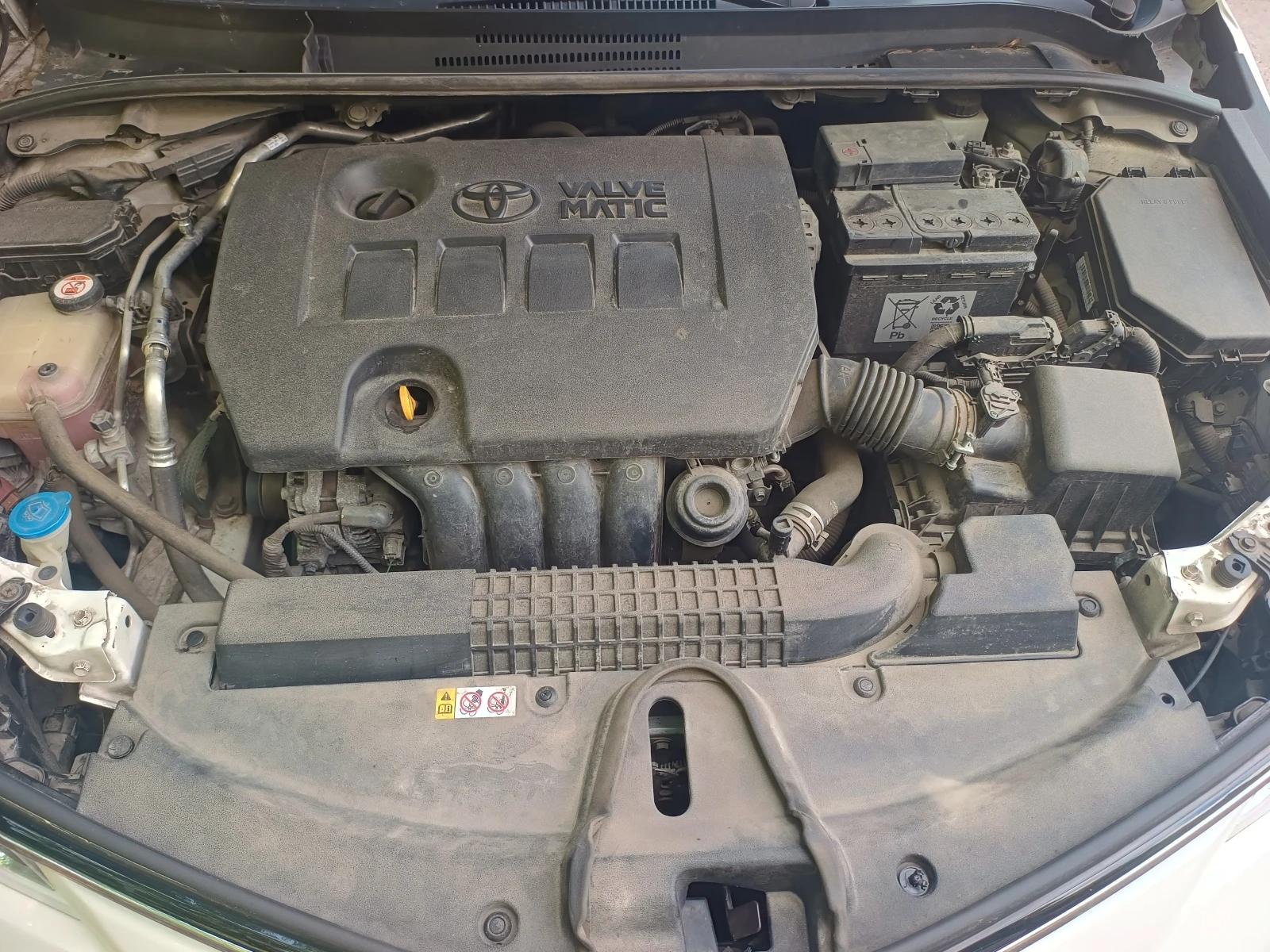 Toyota Corolla 1.6 бензин, снимка 11 - Автомобили и джипове - 54856398