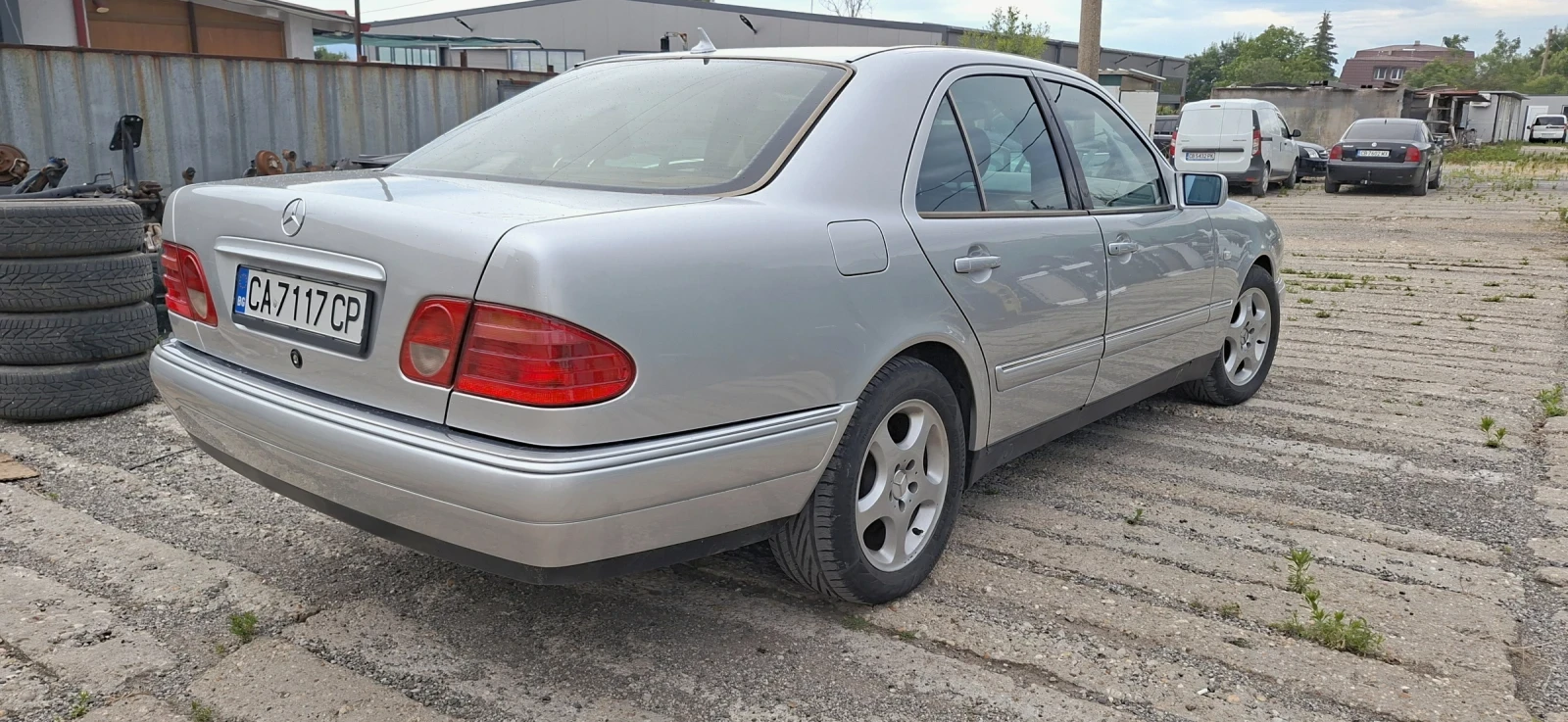 Mercedes-Benz E 250, снимка 3 - Автомобили и джипове - 55222639