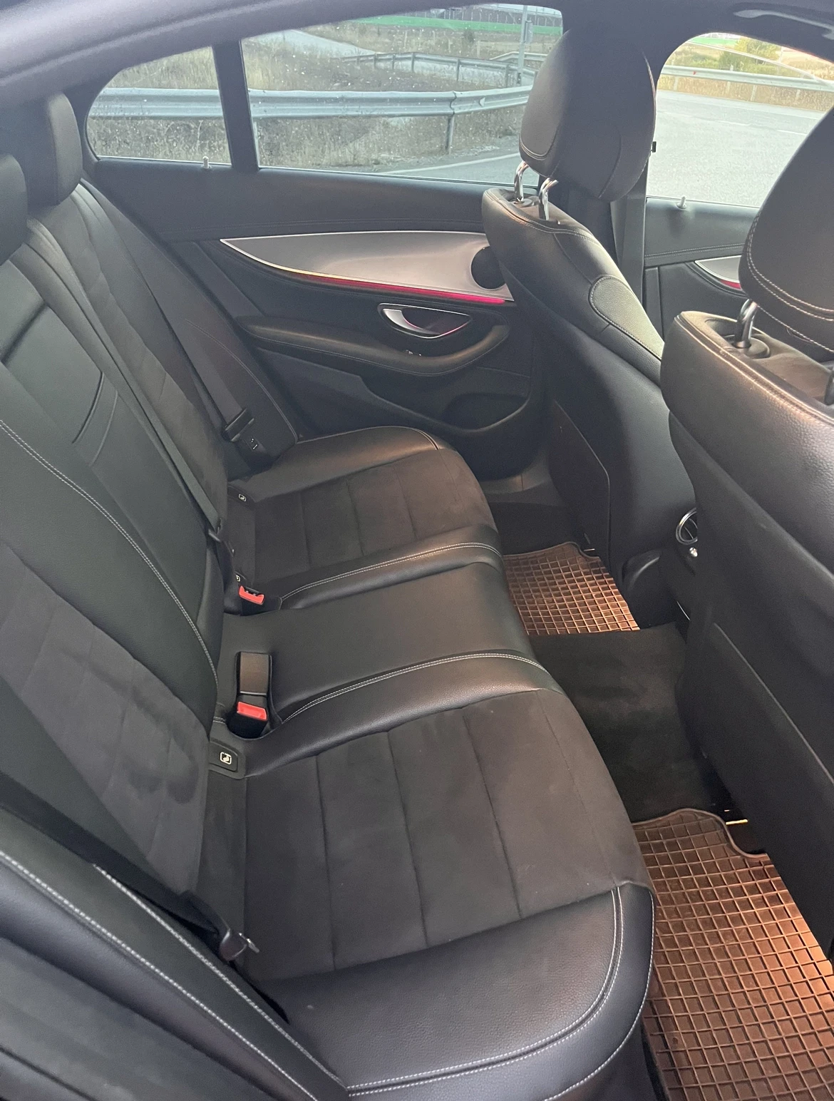 Mercedes-Benz E 220, снимка 9 - Автомобили и джипове - 55905830
