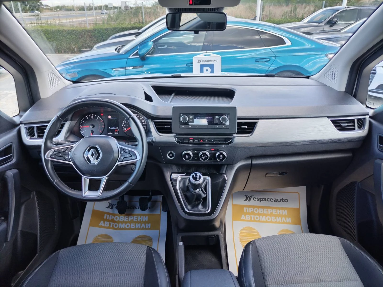 Renault Kangoo 1.3Tce/130к.с./ZEN/4+ 1места/Гаранционен, снимка 9 - Автомобили и джипове - 55952448