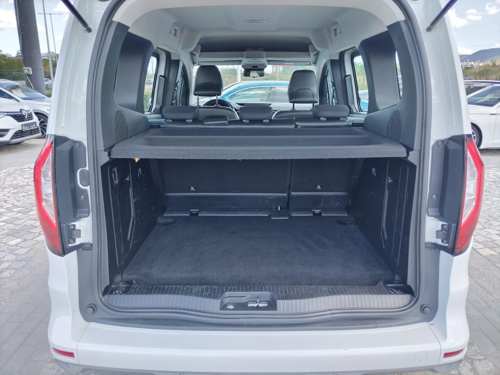 Renault Kangoo 1.3Tce/130к.с./ZEN/4+ 1места/Гаранционен, снимка 17 - Автомобили и джипове - 55952448
