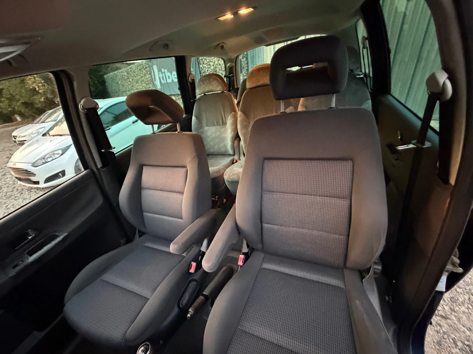 VW Sharan 2.0TDI Business, снимка 9 - Автомобили и джипове - 56273956