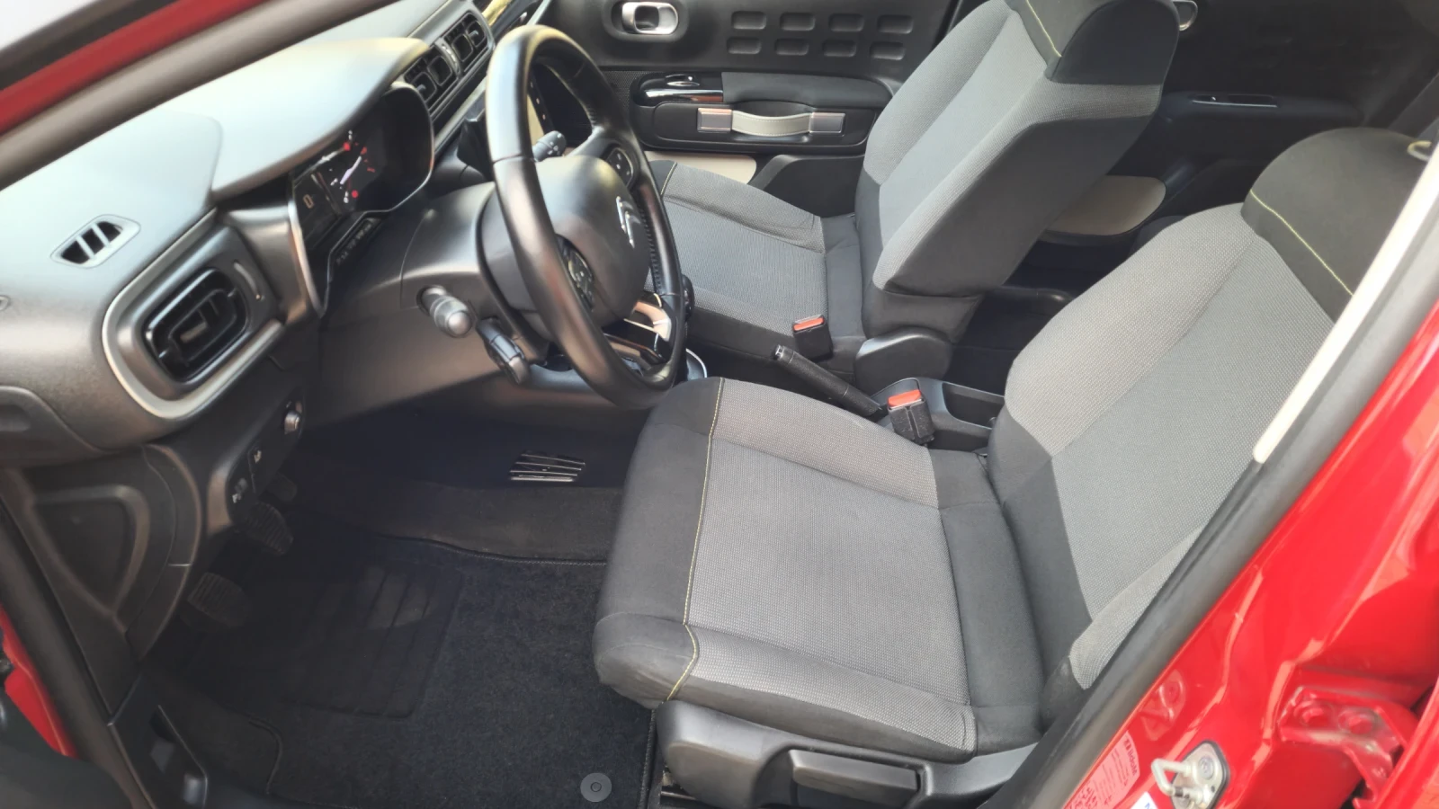 Citroen C3 1.2i-Shine-, снимка 9 - Автомобили и джипове - 56584712
