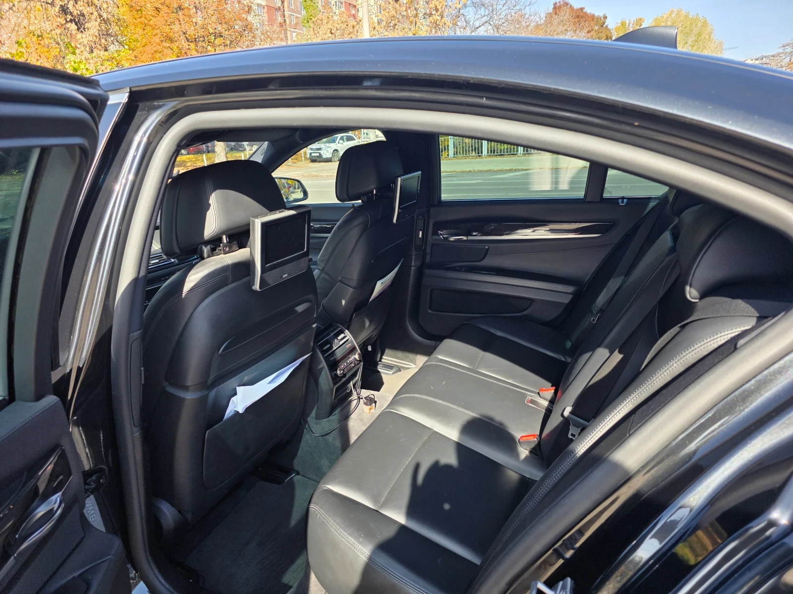 BMW 750, снимка 8 - Автомобили и джипове - 56671726