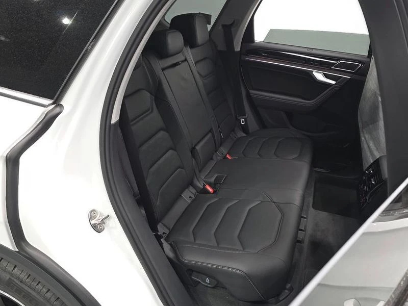 VW Touareg 3.0 DPY Automatic!!! Нова !!!, снимка 12 - Автомобили и джипове - 55730263