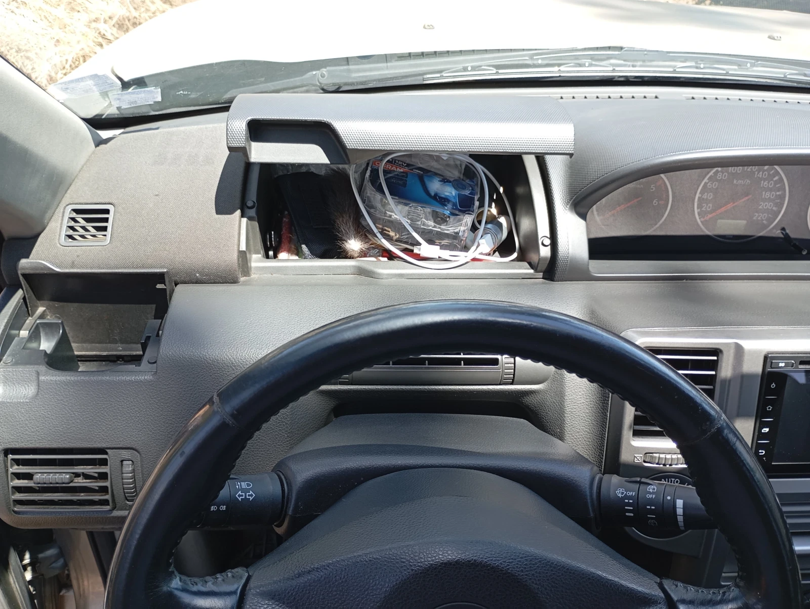 Nissan X-trail T30 2, 2 dci 4x4 136 p.s. DVD Navi Raptor 6 ск., снимка 11 - Автомобили и джипове - 54720302