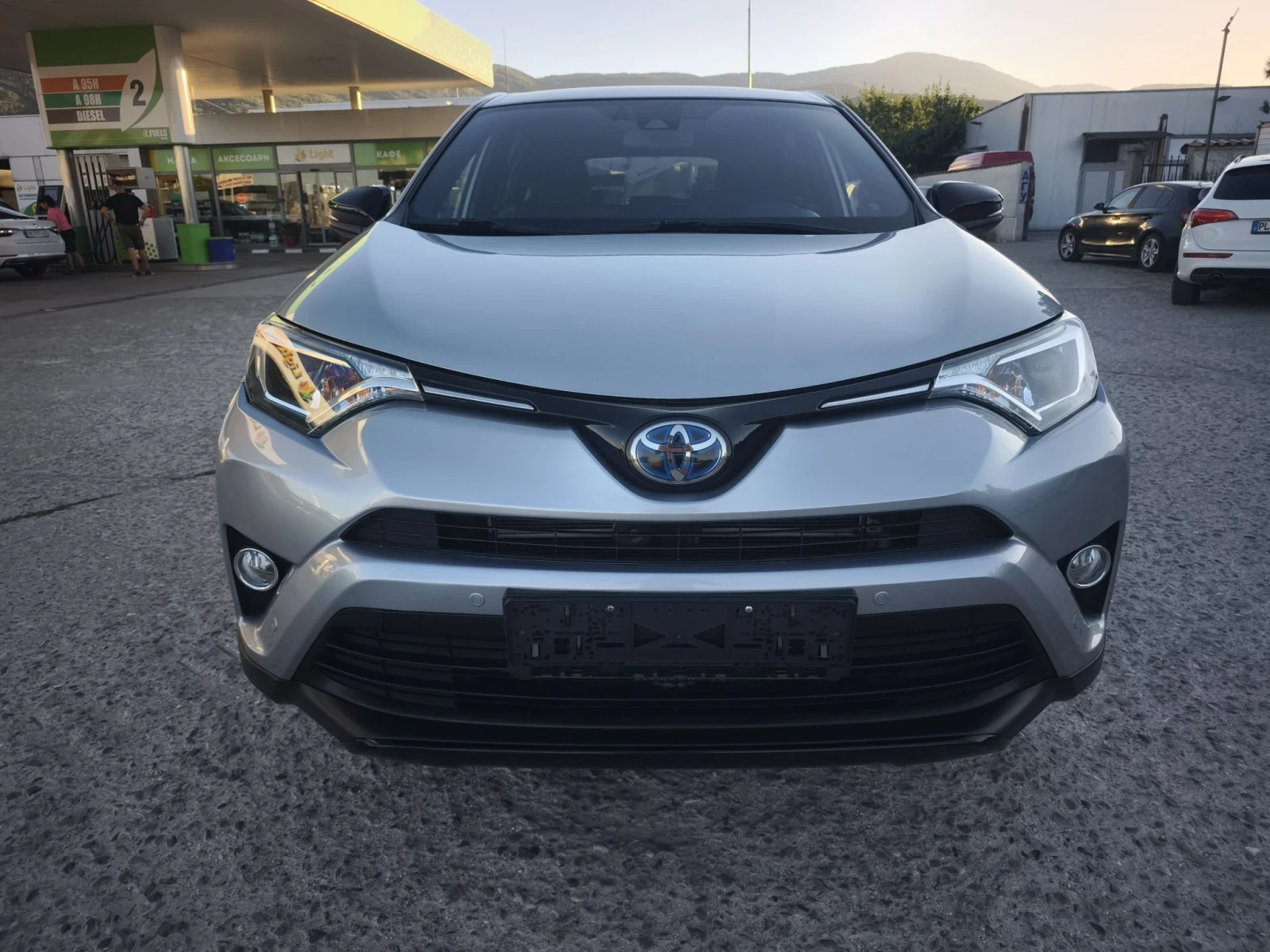 Toyota Rav4 2.5HYBRID 4X4 ITALY FULL SERVICE IN TOYOTA , снимка 2 - Автомобили и джипове - 55985410