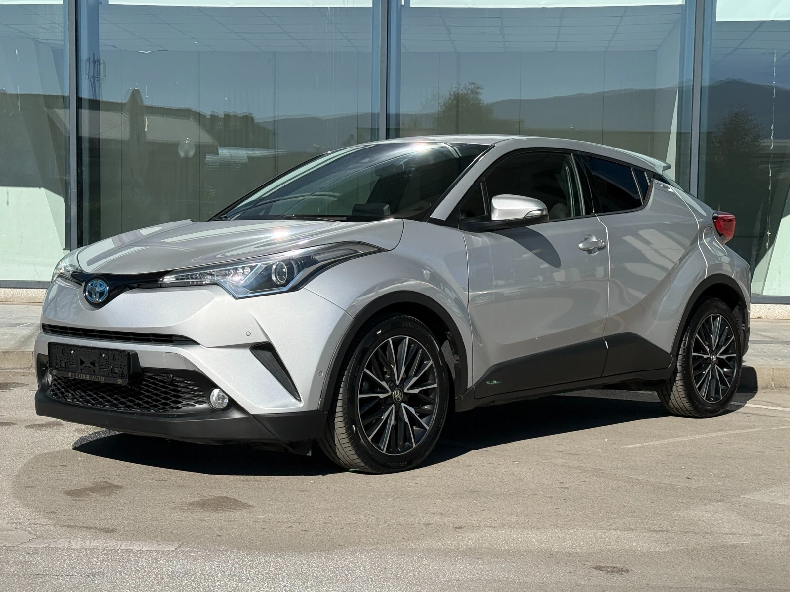 Toyota C-HR 6 МЕСЕЦА ГАРАНЦИЯ/1.8Hybrid 122к.с. Всички Екстри