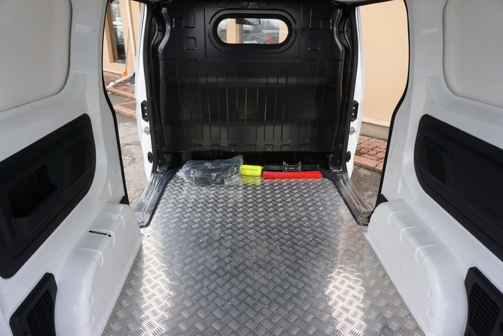 BYD ETP 3     | Mobile.bg   16