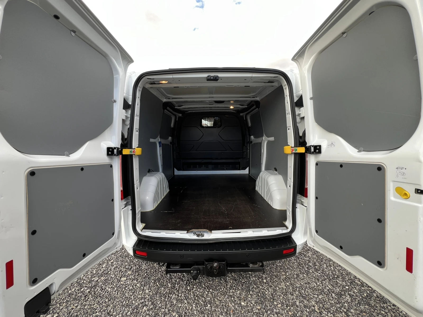 Ford Transit 2.0TDCi ДВЕ СТРАНИЧНИ ВРАТИ/Серв. история/170314км - изображение 10