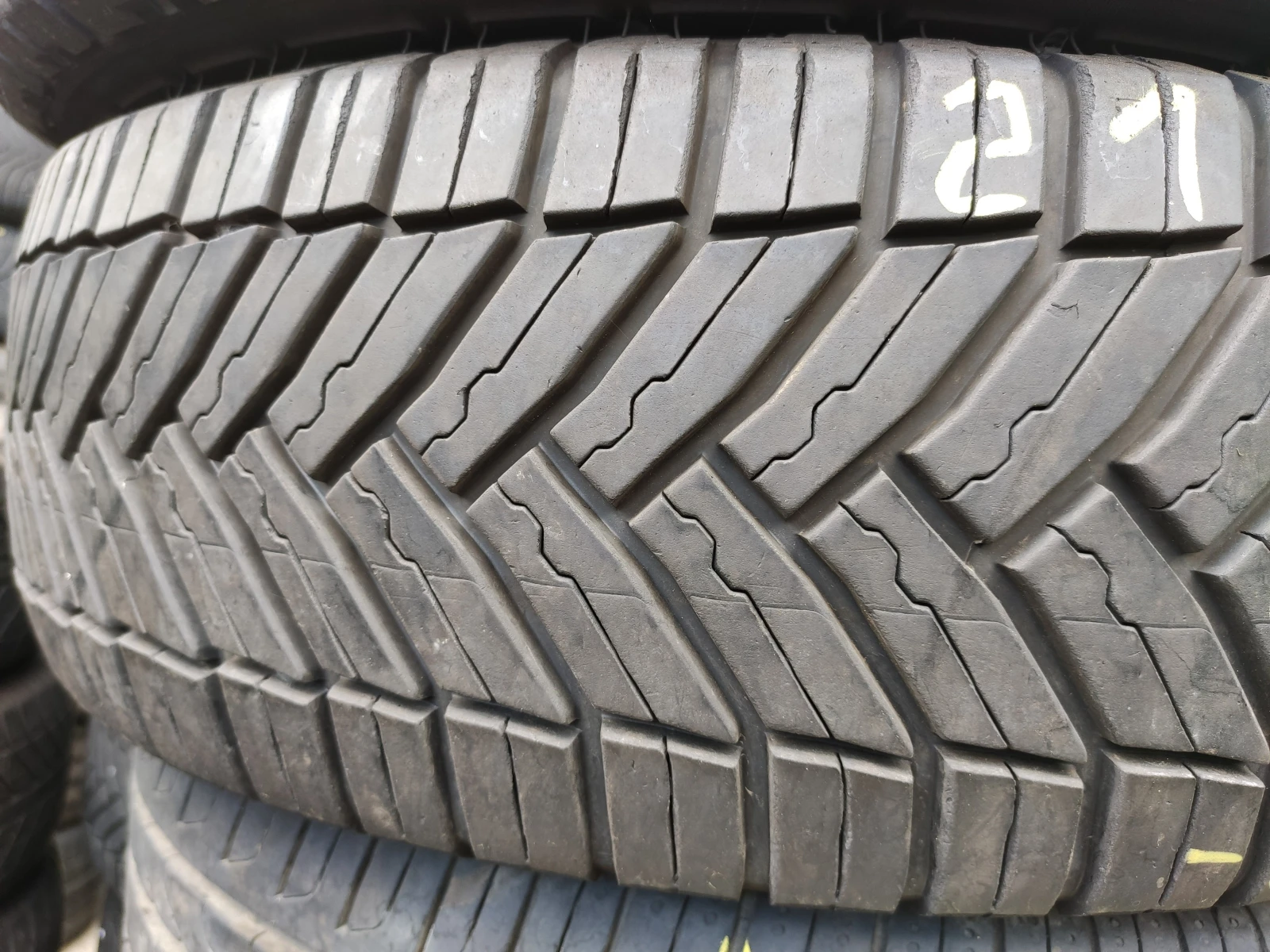 Гуми Всесезонни 215/60R17, снимка 4 - Гуми и джанти - 55491974