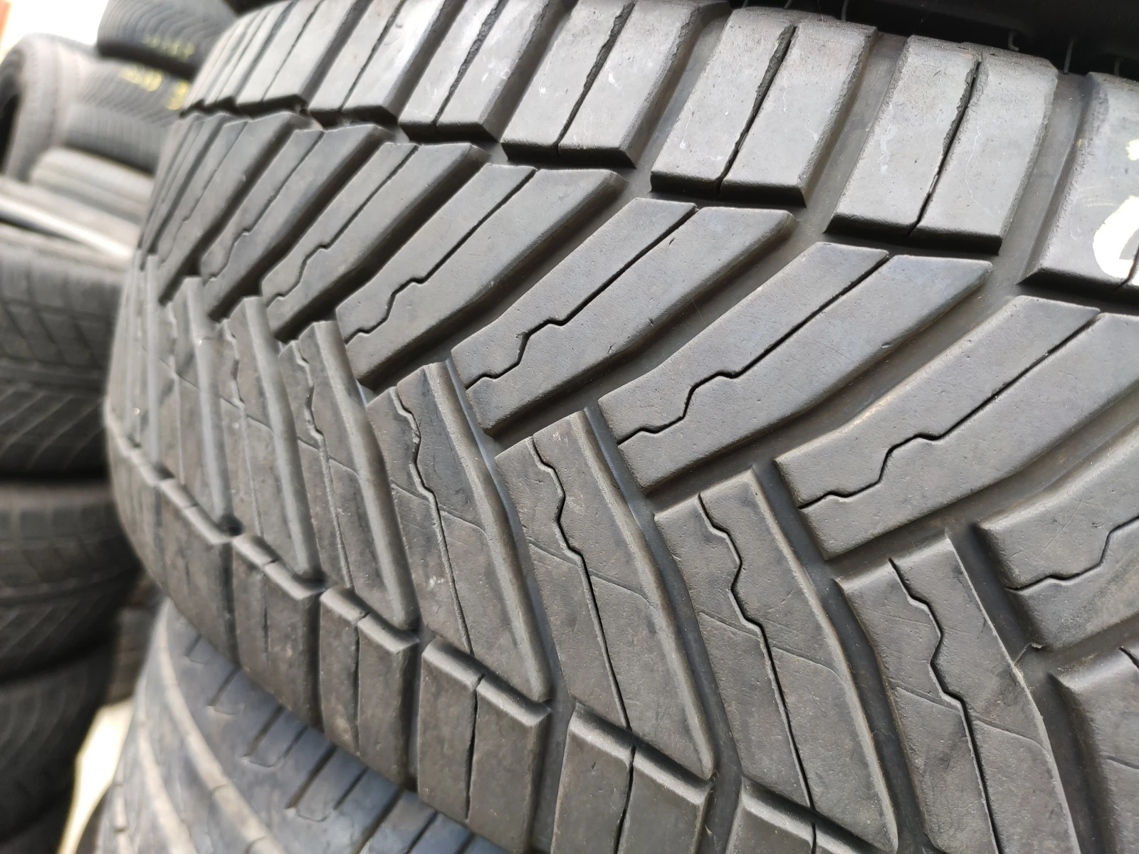 Гуми Всесезонни 215/60R17