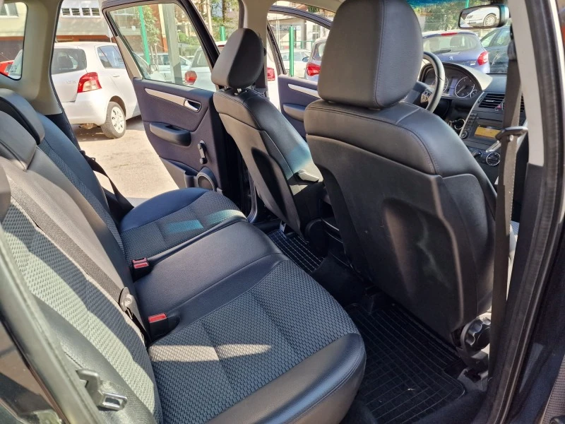 Mercedes-Benz A 180 2.0 CDI, снимка 12 - Автомобили и джипове - 41600603