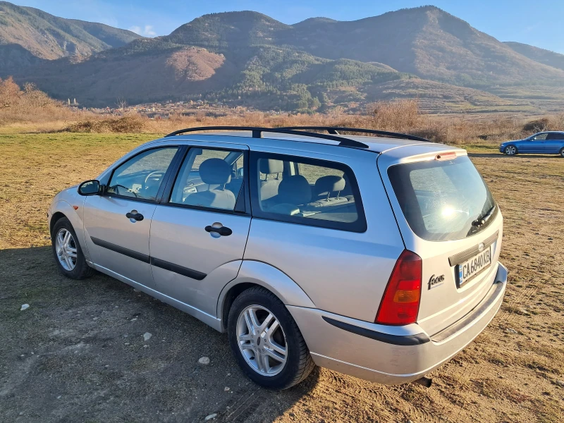 Ford Focus 1.6i Zetec, снимка 5 - Автомобили и джипове - 48103914