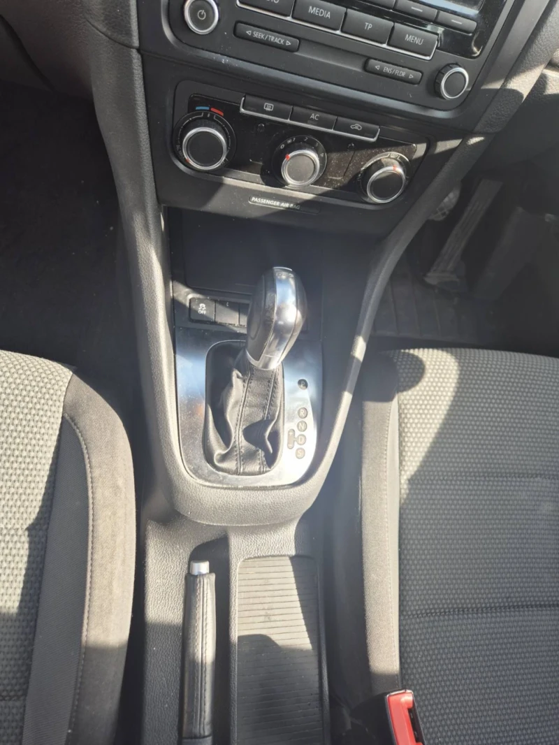 VW Golf  6 1.6 TDI DSG На Части, снимка 10 - Автомобили и джипове - 52632242