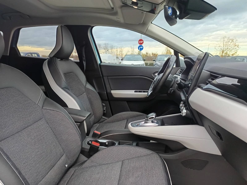 Renault Captur 1.6Plug-in Hybrid 160к.с., снимка 13 - Автомобили и джипове - 52538436