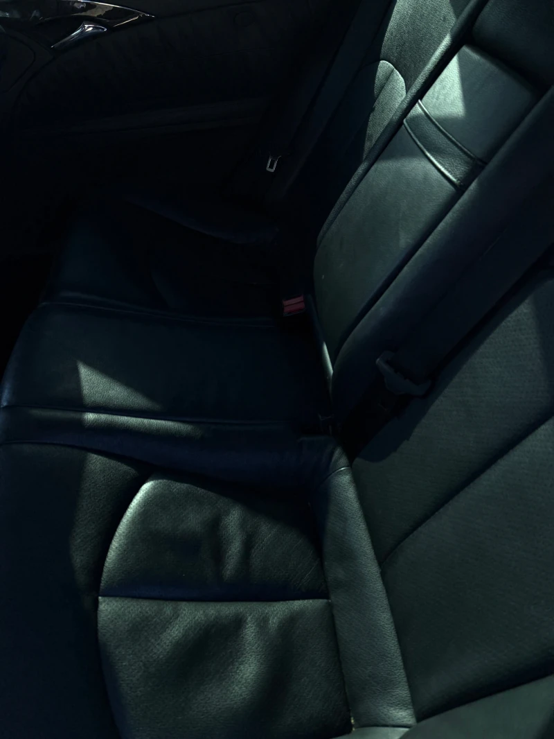 Mercedes-Benz E 320 320 CDI , 7-G Tronik , Пълна сервизна история , снимка 15 - Автомобили и джипове - 53157272