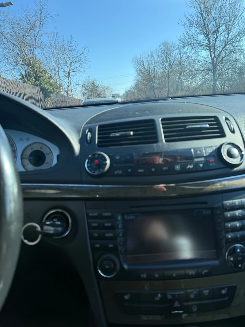Mercedes-Benz E 320 320 CDI , 7-G Tronik , Пълна сервизна история , снимка 12 - Автомобили и джипове - 53157272