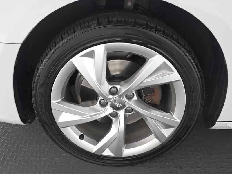Audi A4 (B9) 40 Tfsi Premium, снимка 4 - Автомобили и джипове - 54994958