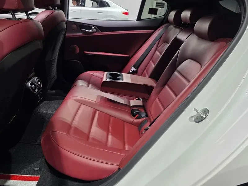 Kia Stinger 3.3 AWD GT - САМО 30% АВАНС , снимка 11 - Автомобили и джипове - 55889028