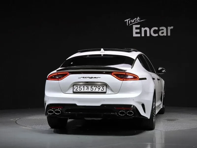 Kia Stinger 3.3 AWD GT - САМО 30% АВАНС , снимка 4 - Автомобили и джипове - 55889028