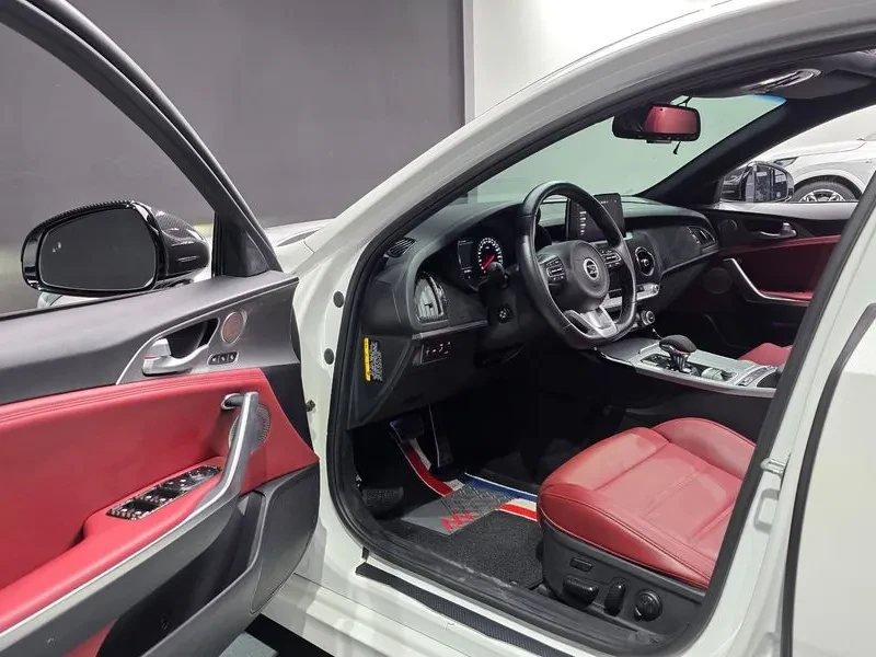 Kia Stinger 3.3 AWD GT - САМО 30% АВАНС , снимка 10 - Автомобили и джипове - 55889028