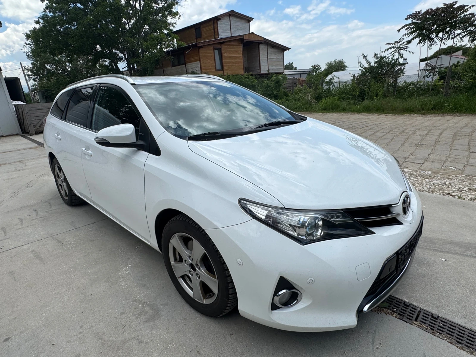 Toyota Auris 2.0 D4D - изображение 2