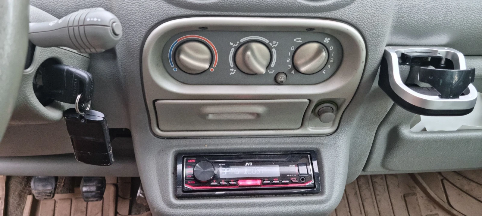 Renault Twingo КЛИМАТИК - изображение 5
