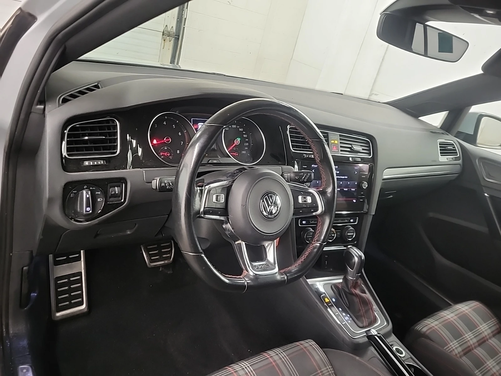 VW Golf GTI * CARFAX * ЦЕНА ДО БЪЛГАРИЯ - изображение 7