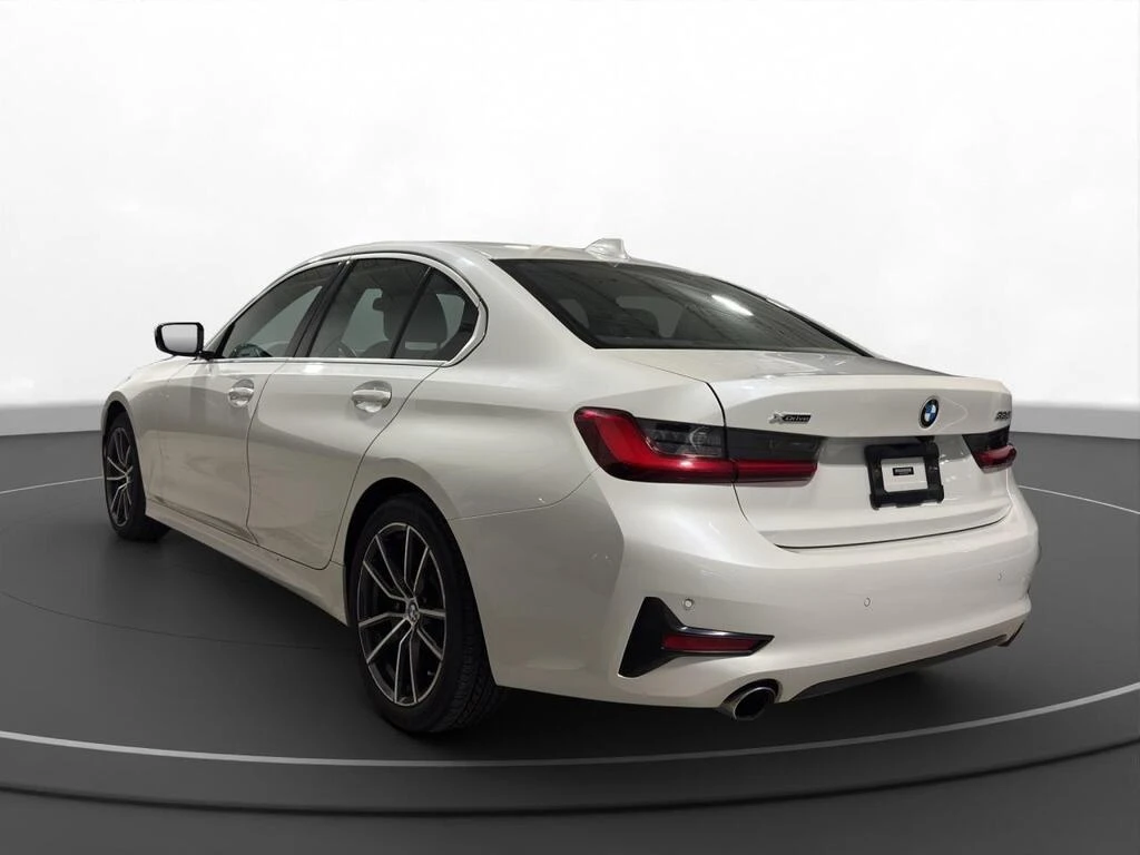 BMW 330 * 330i xDrive * CARFAX * БЕЗ ПЪРВОНАЧАЛНА ВНОСКА - изображение 4