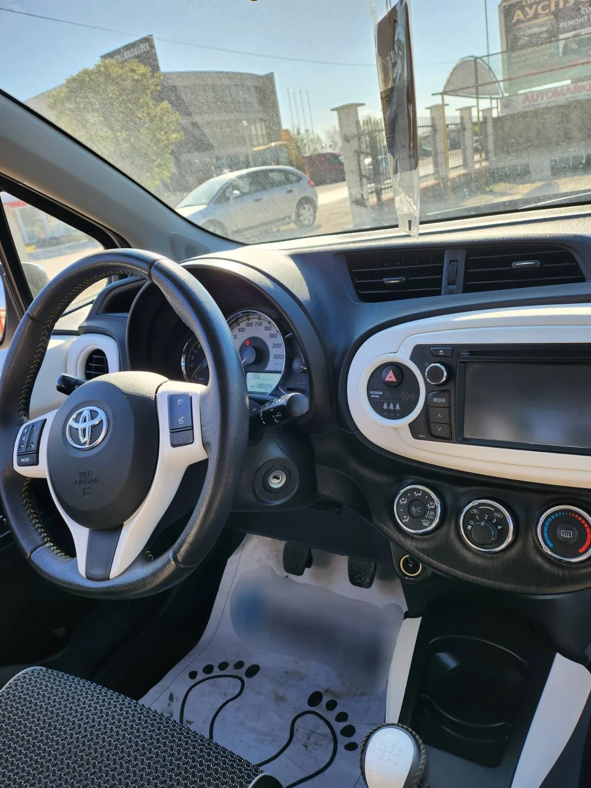 Toyota Yaris  - изображение 6