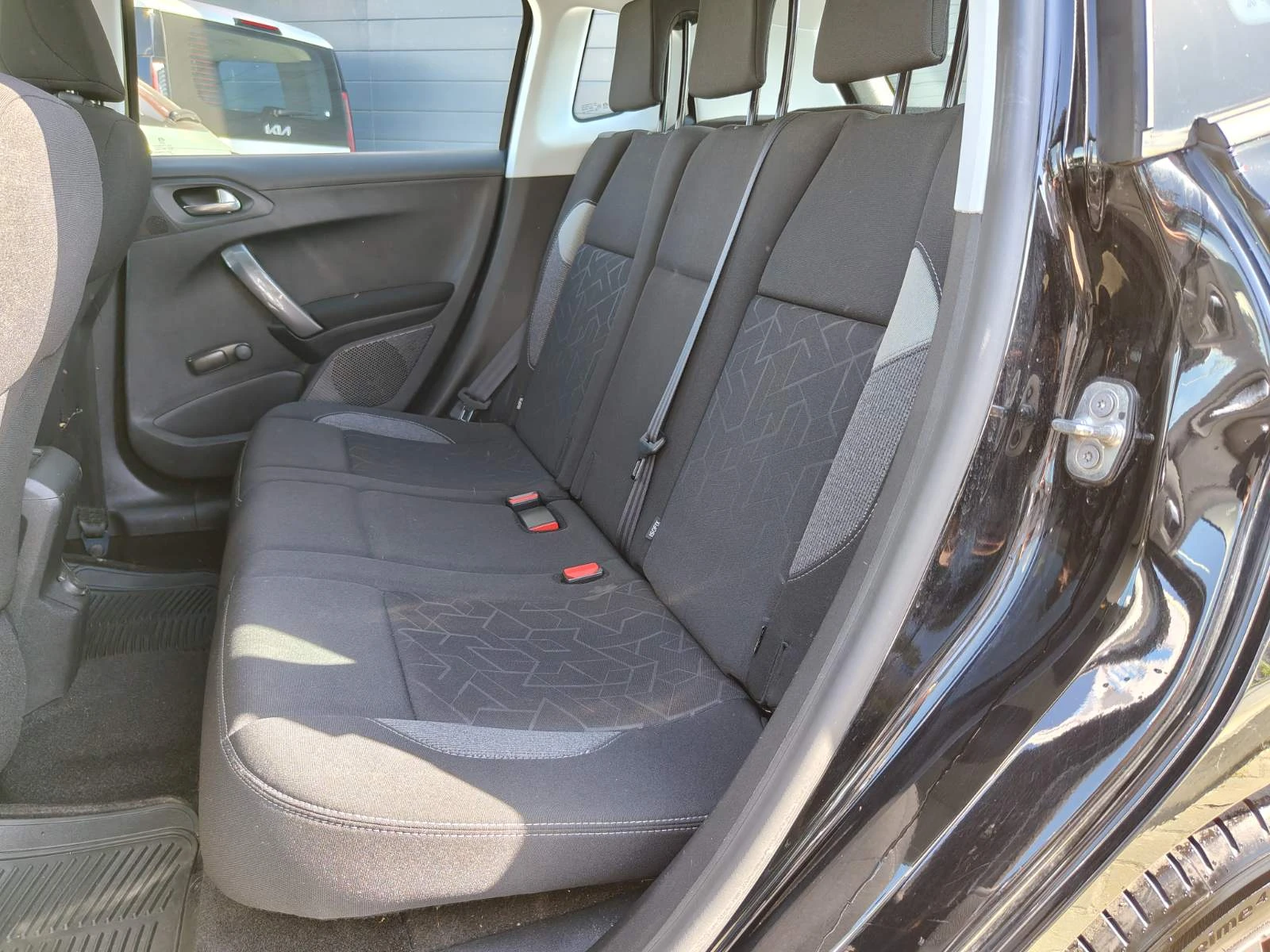 Peugeot 2008 Active, снимка 11 - Автомобили и джипове - 54340722