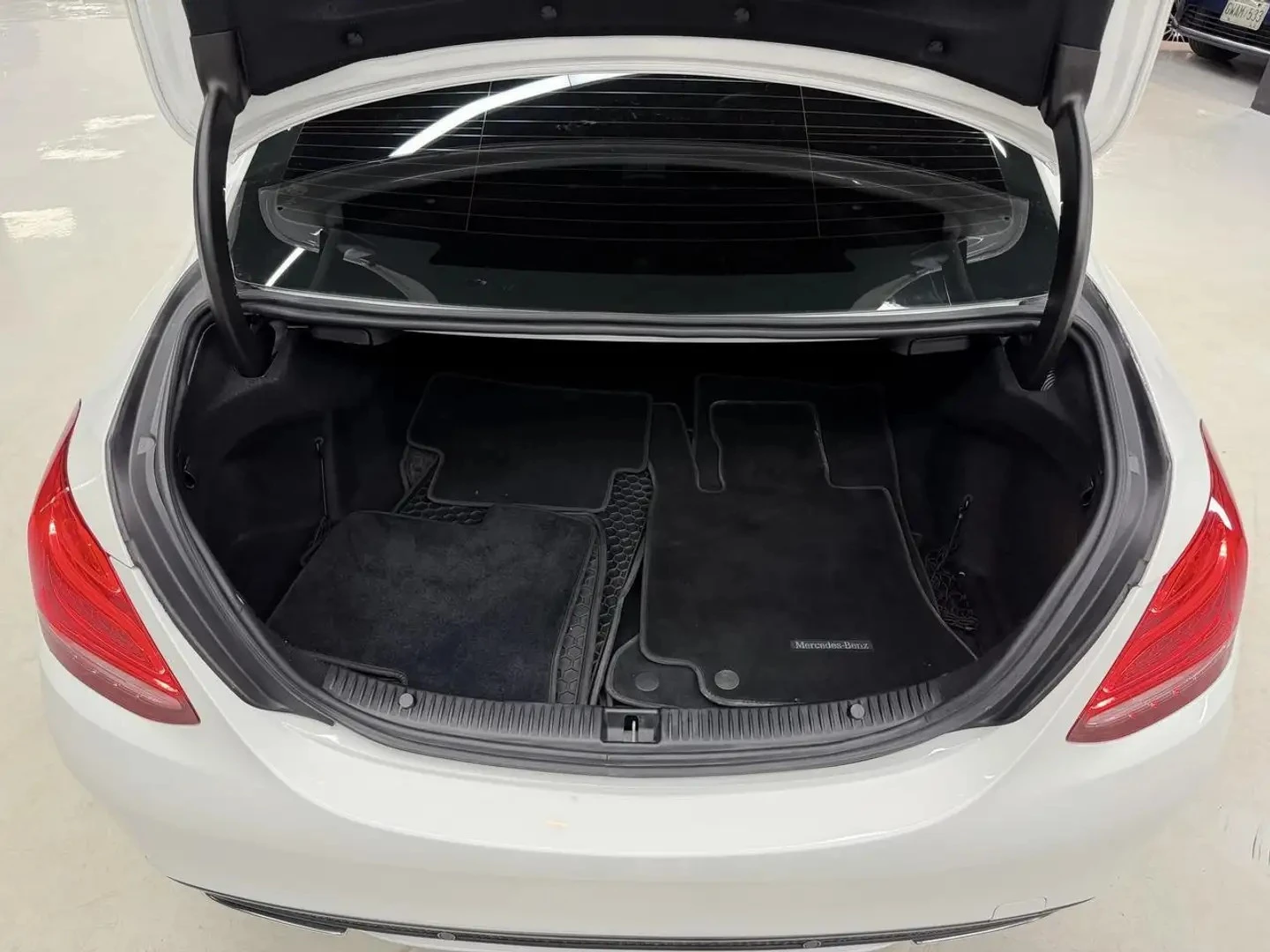 Mercedes-Benz C 300 4MATIC / AMG-PKG / ПОДГРЕВИ , снимка 16 - Автомобили и джипове - 54426659