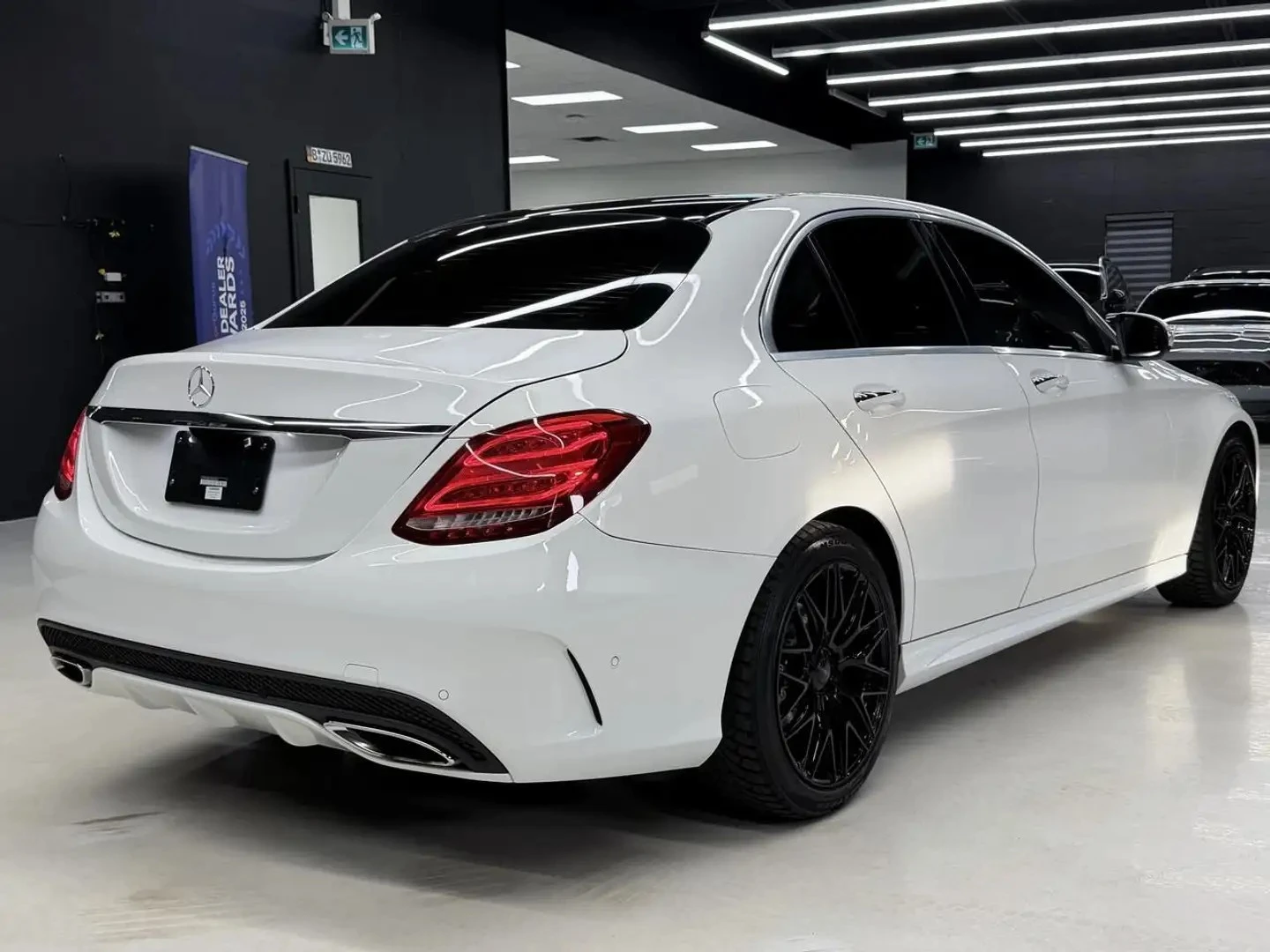 Mercedes-Benz C 300 4MATIC / AMG-PKG / ПОДГРЕВИ , снимка 3 - Автомобили и джипове - 54426659