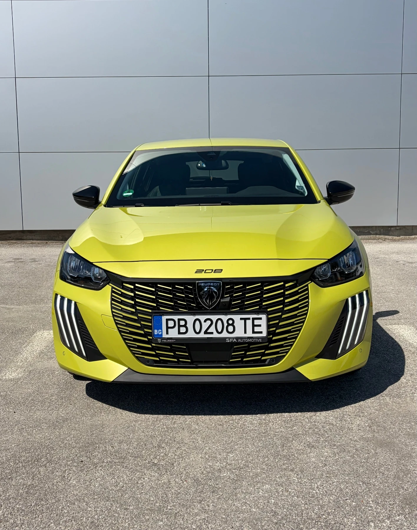Peugeot 208 1.2 Allure* CarPlay* LED* Distronic* Гаранция, снимка 2 - Автомобили и джипове - 54703920