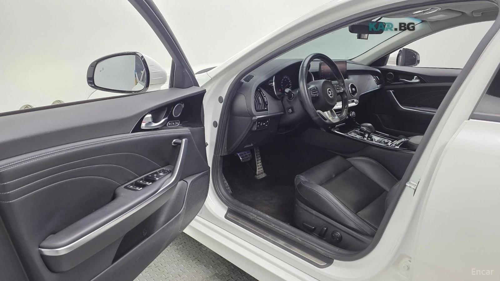 Kia Stinger Meister* 2.5* AWD* DISTRONIC* ОБДУХВАНЕ* ПОДГРЕВ* , снимка 8 - Автомобили и джипове - 55036234